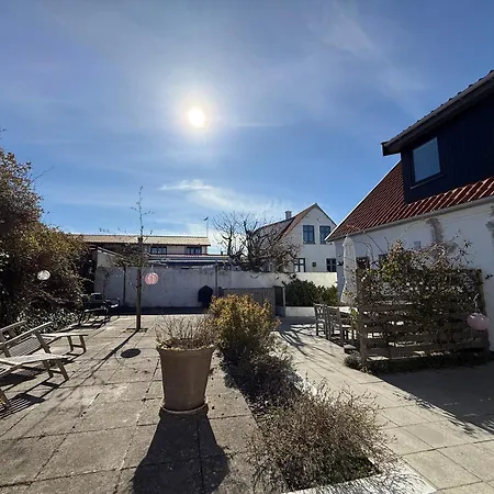 Ferie I Sandvig Nær Og Klippekyst Lejlighed *